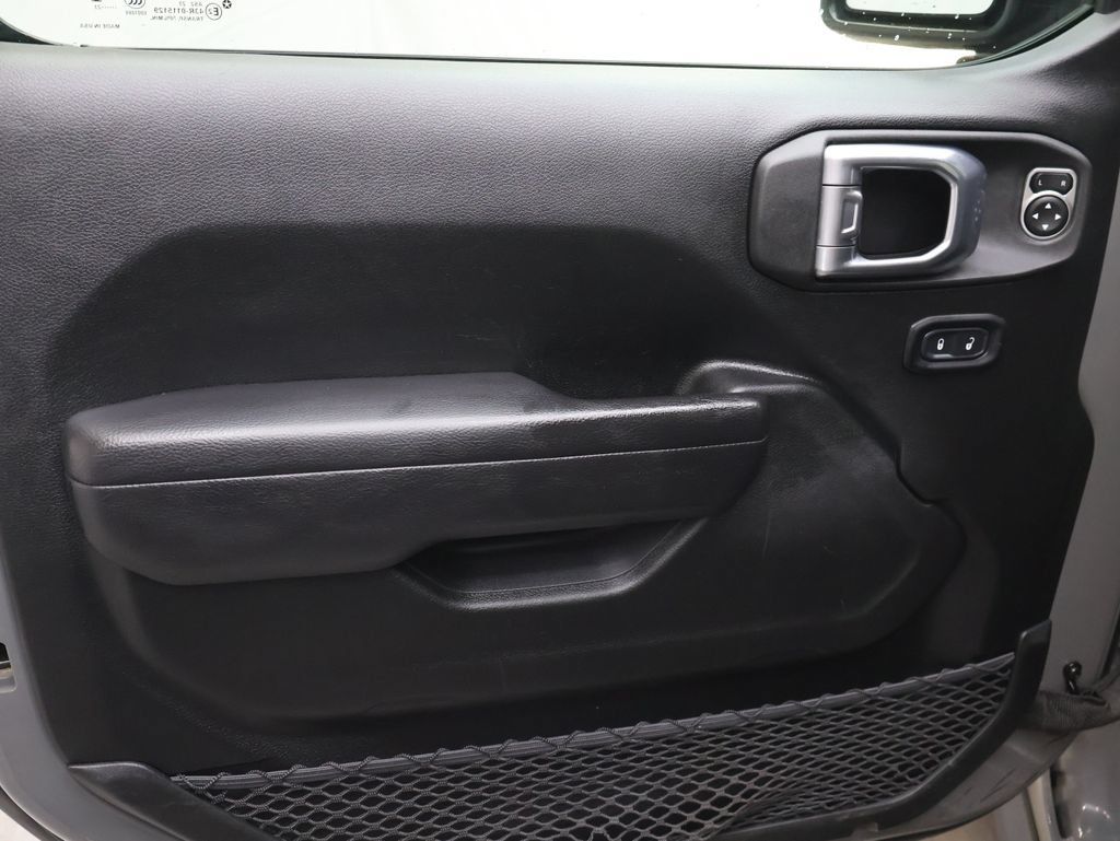 Used 2023 Jeep Gladiator Mojave w/ Cold Weather Group AWD/4WD image 16