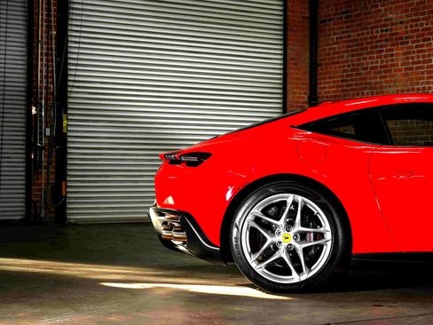 Used 2021 Ferrari Roma image 18