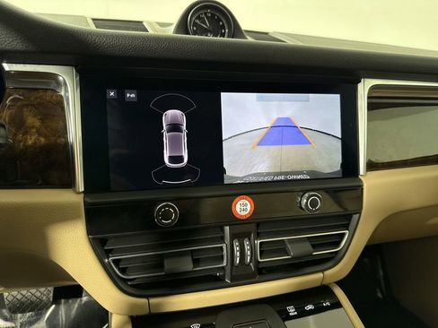 Certified 2025 Porsche Macan image 30