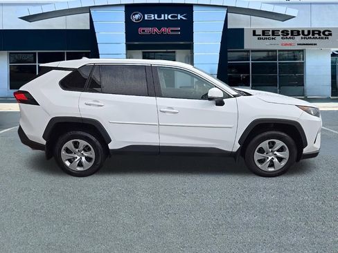 Used 2022 Toyota RAV4 LE image 8