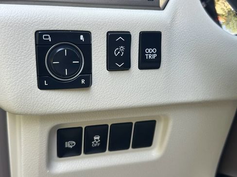 Used 2016 Lexus GX 460 w/ Premium Package AWD/4WD image 28