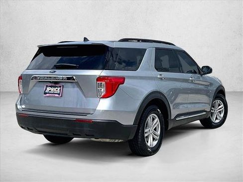 Used 2023 Ford Explorer XLT RWD image 2