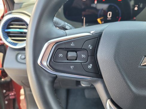 Used 2025 Chevrolet Trax LT w/ LT Convenience Package FWD image 22