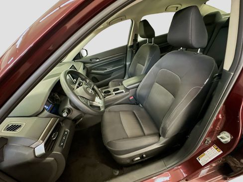 Used 2025 Nissan Altima 2.5 SV FWD image 13