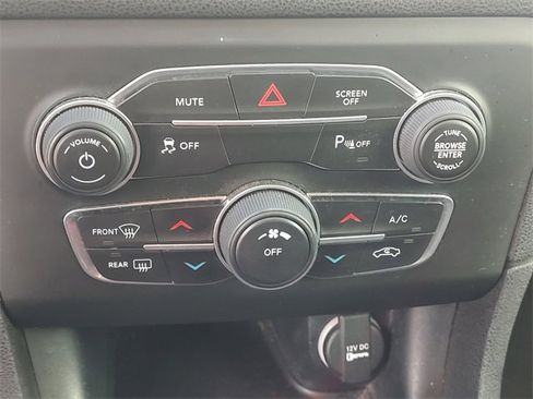 Certified 2018 Dodge Charger SXT w/ Blacktop Package image 22