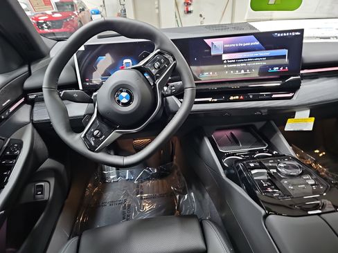 New 2026 BMW 530i xDrive AWD/4WD image 16