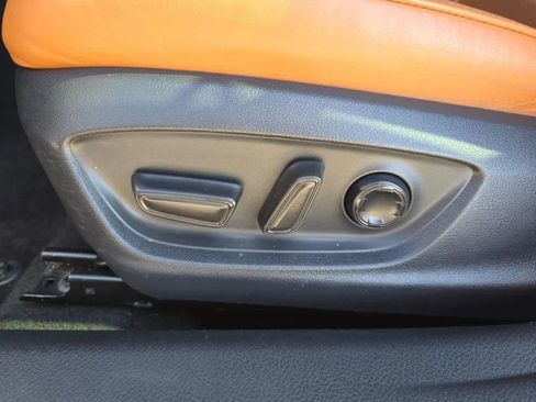 Used 2019 Toyota Avalon Limited image 14