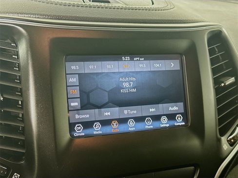 Used 2019 Jeep Cherokee Latitude Plus image 17