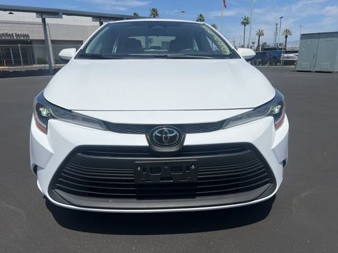 Used 2023 Toyota Corolla LE FWD image 2