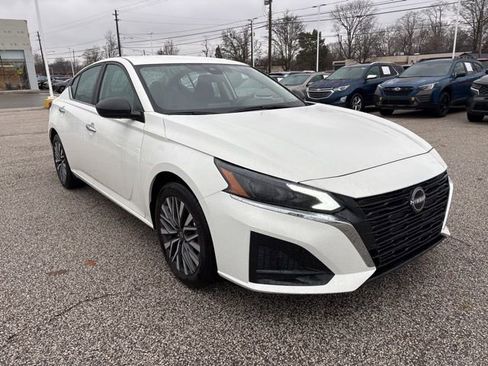 Used 2025 Nissan Altima 2.5 SV image 3