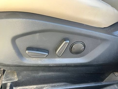 Used 2020 Ford Edge Titanium AWD/4WD image 19