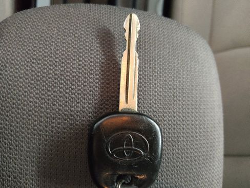 Used 2020 Toyota Corolla L FWD image 32