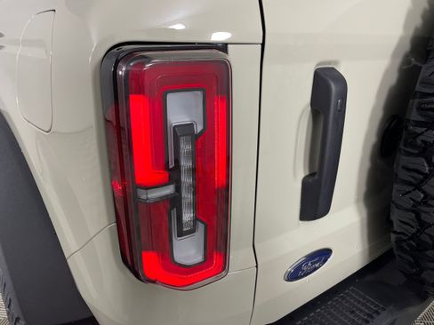 New 2025 Ford Bronco Badlands image 18