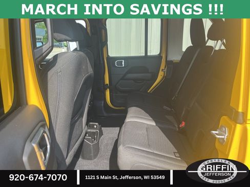 Used 2019 Jeep Wrangler Unlimited Sahara image 9