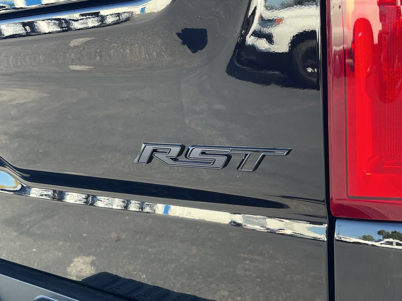 New 2026 Chevrolet Silverado 1500 RST w/ Redline Edition AWD/4WD image 11