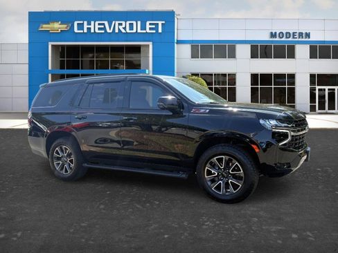Used 2022 Chevrolet Tahoe Z71 w/ Luxury Package AWD/4WD image 6