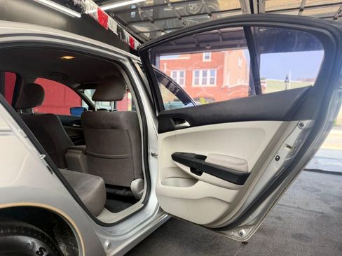 Used 2011 Honda Accord LX image 10