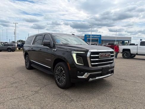 Used 2025 GMC Yukon XL Elevation AWD/4WD image 9