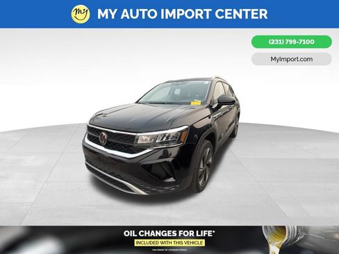 Used 2024 Volkswagen Taos SE AWD/4WD image 3