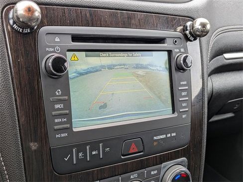 Used 2017 Chevrolet Traverse LT image 17