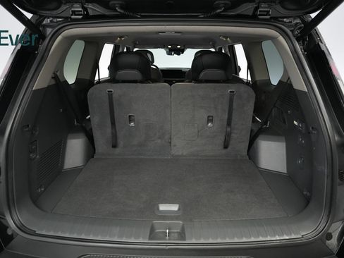 Used 2024 Kia EV9 Light Long Range RWD image 8
