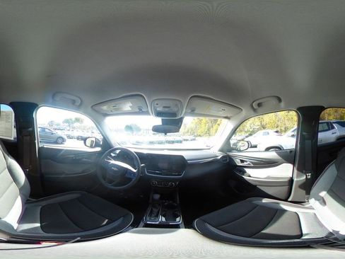 Used 2025 Chevrolet TrailBlazer LT image 38