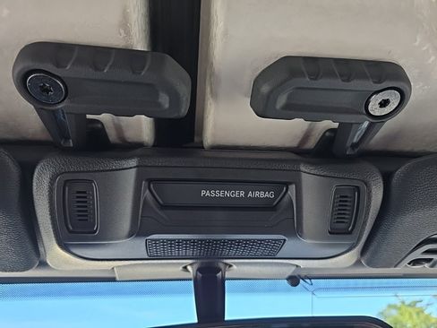 Certified 2024 Jeep Gladiator Sport image 32