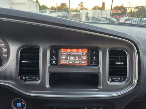 Used 2011 Dodge Charger SE RWD image 17