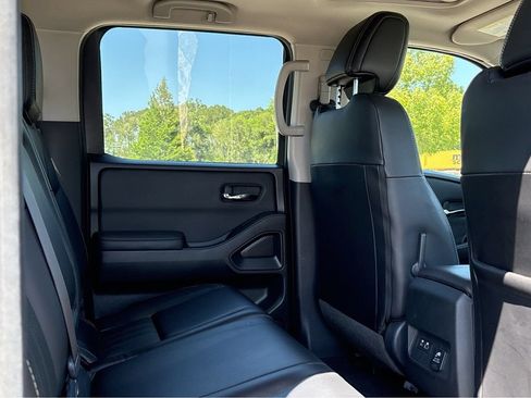 Used 2024 Nissan Frontier SL w/ Technology Package RWD image 8