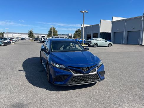 Used 2023 Toyota Camry SE image 2