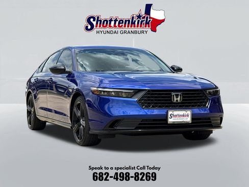 Used 2025 Honda Accord Sport image 3