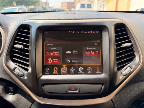 Used 2016 Jeep Cherokee Limited AWD/4WD image 32