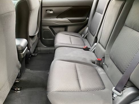 Used 2017 Mitsubishi Outlander ES image 38