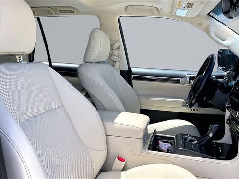 Used 2023 Lexus GX 460 Premium w/ Accessory Package AWD/4WD image 29