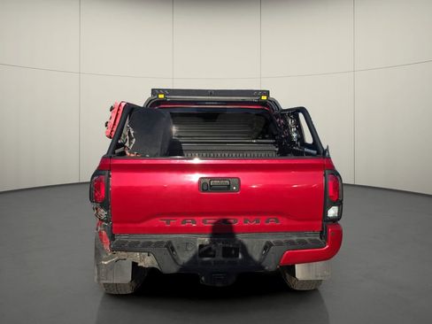 Used 2022 Toyota Tacoma TRD Off-Road w/ Technology Package AWD/4WD image 7