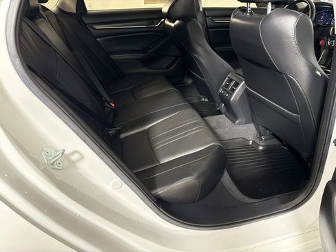 Used 2021 Honda Accord Touring image 17