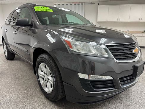 Used 2017 Chevrolet Traverse LS image 3