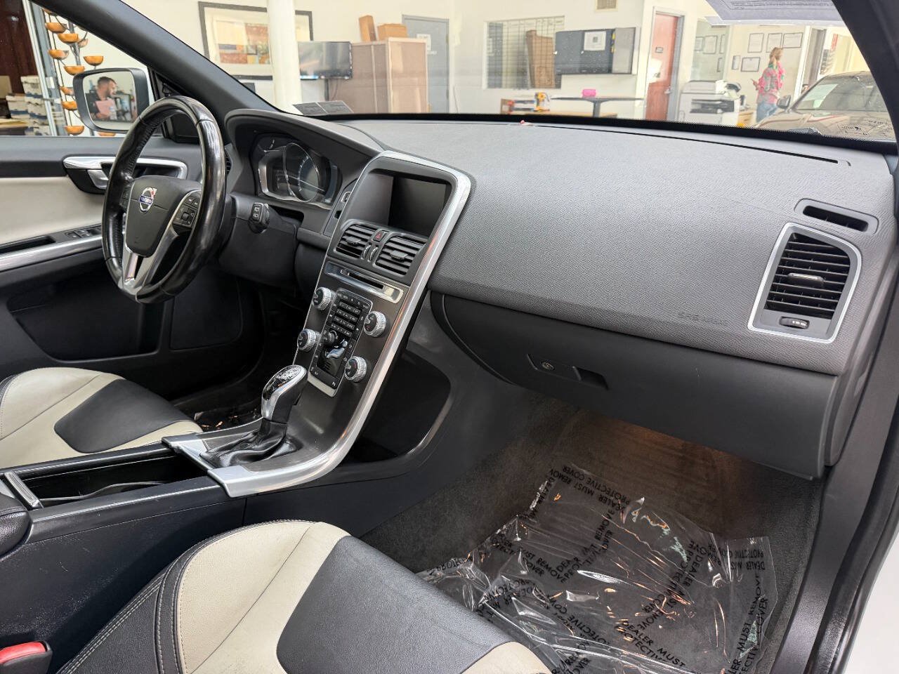 Used 2016 Volvo XC60 T6 AWD/4WD image 18