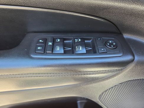 Used 2018 Jeep Grand Cherokee Altitude RWD image 36