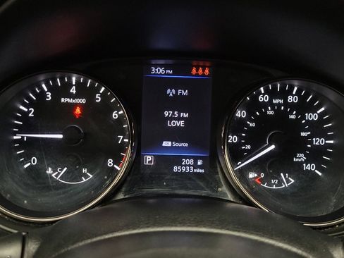 Used 2021 Nissan Rogue Sport S image 23