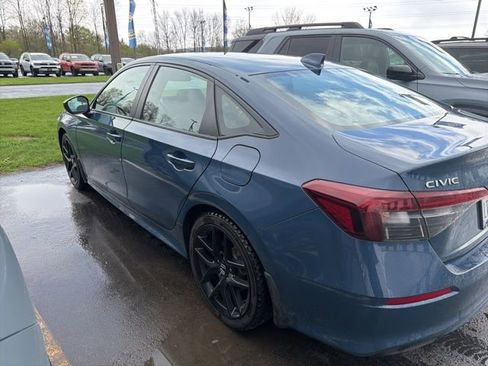 Used 2025 Honda Civic Sport image 3