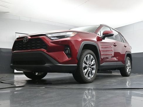 Used 2023 Toyota RAV4 XLE Premium AWD/4WD image 31