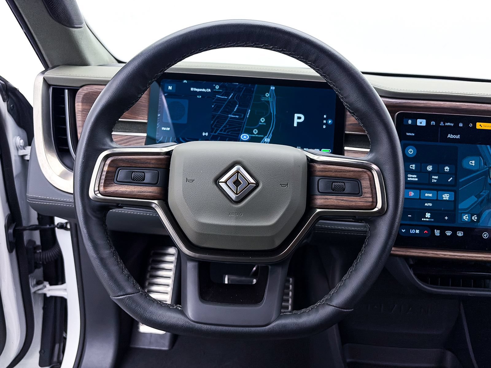 Used 2024 Rivian R1S Adventure Dual AWD/4WD image 28