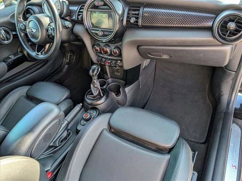 Used 2018 MINI Cooper S image 19