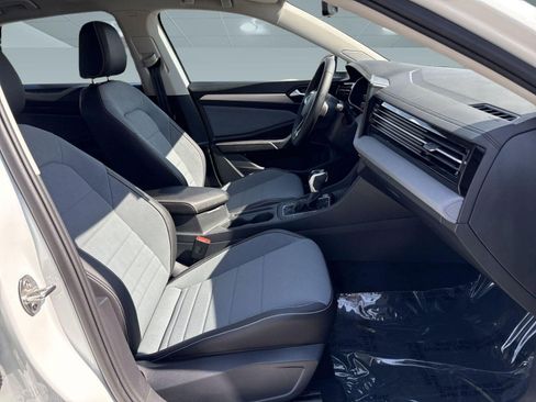 Used 2025 Volkswagen Jetta SE image 25