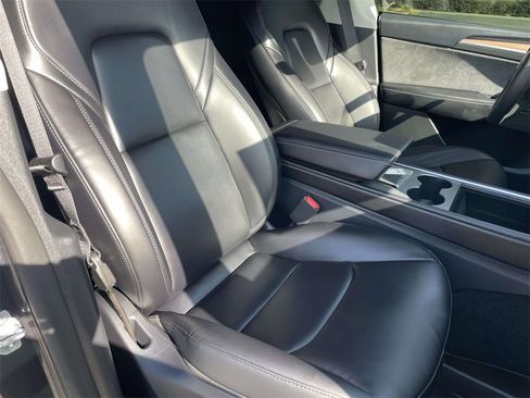 Used 2024 Tesla Model Y Performance image 26