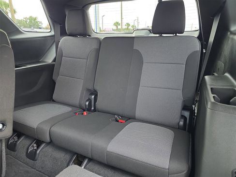 Used 2023 Chevrolet Traverse LT w/ Rear Camera Mirror Package image 13