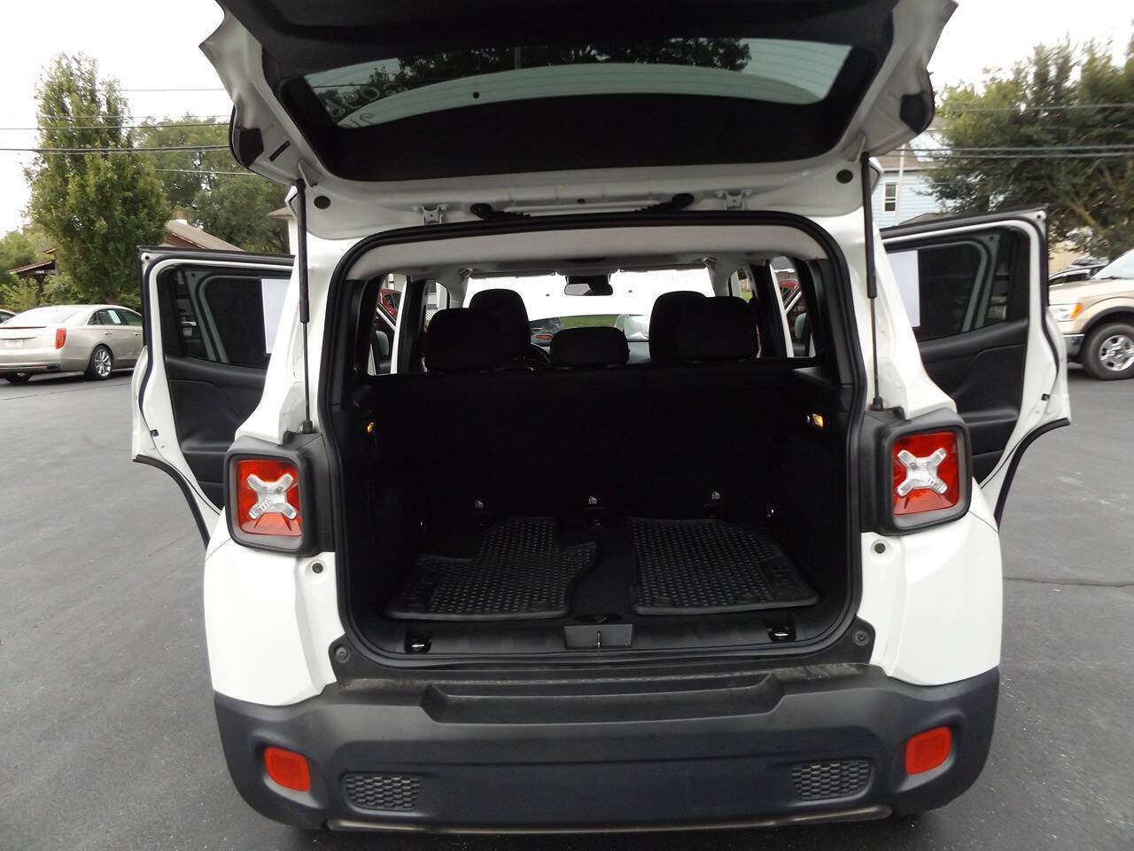 Used 2016 Jeep Renegade 75th Anniversary FWD image 31