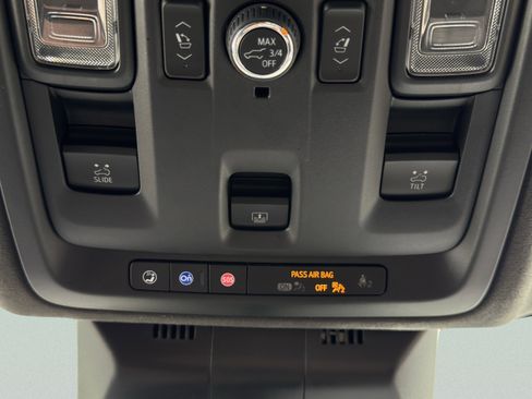 Used 2022 Cadillac Escalade ESV Premium Luxury Platinum w/ Heavy-Duty Trailer Package image 78