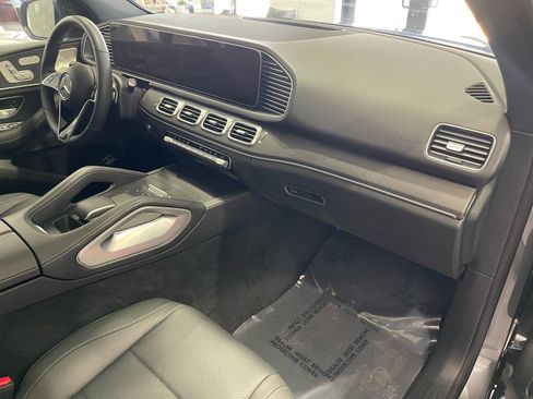 Used 2025 Mercedes-Benz GLE 450e 4MATIC w/ Winter Package image 41